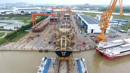 新船重工首制13000DWT雙相不銹鋼化學品船成功下水_財經_網